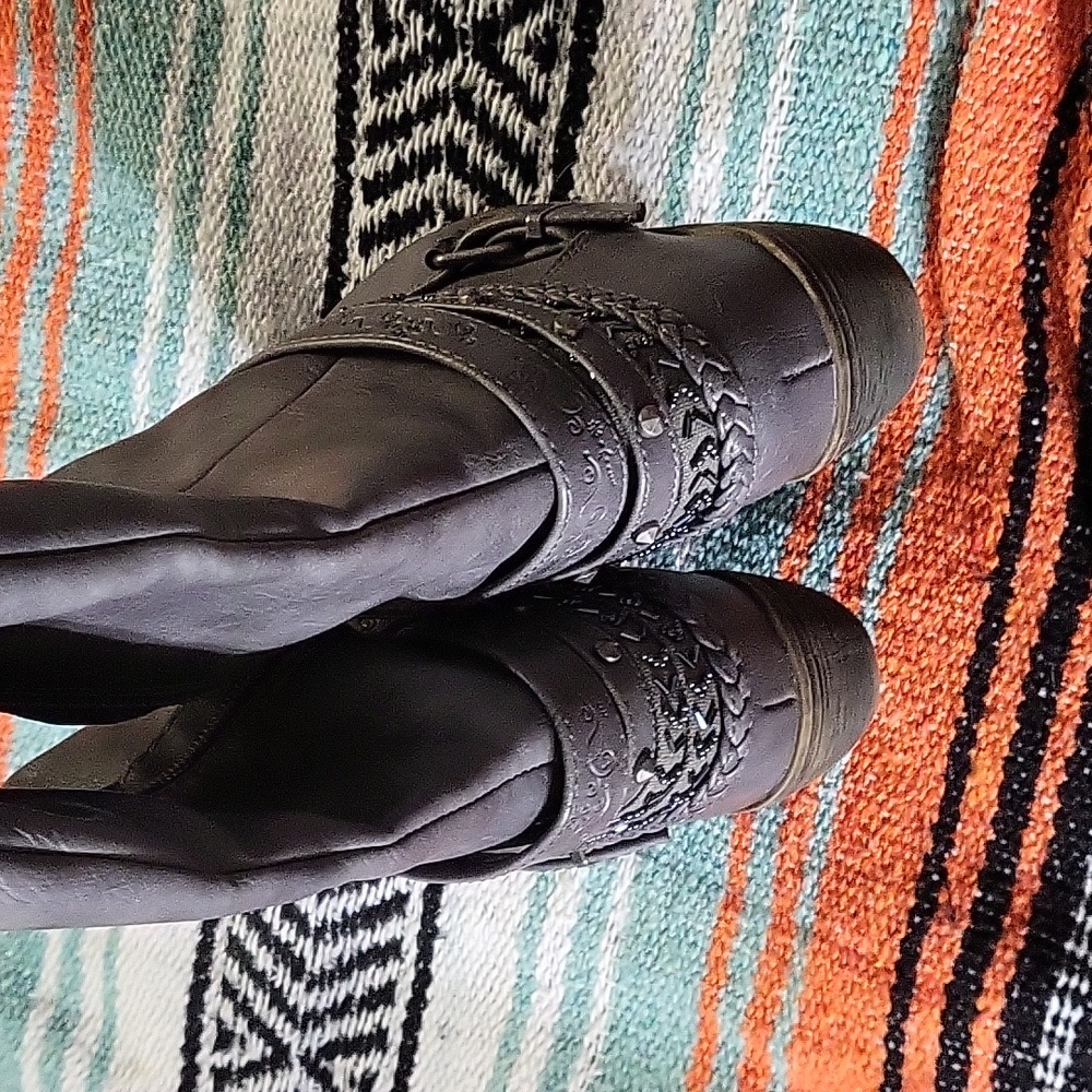 Awesome party boots. SO gray tall boots - Picture 6 of 7